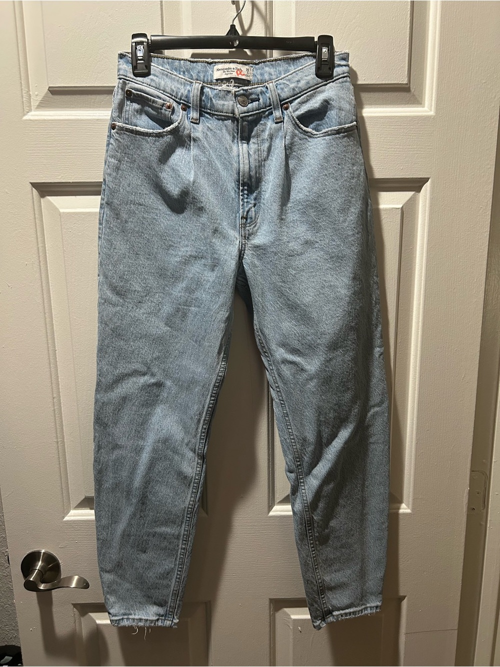 Abercrombie and Fitch The 80's Mom High Rise Pleated Jeans Size 26/2R